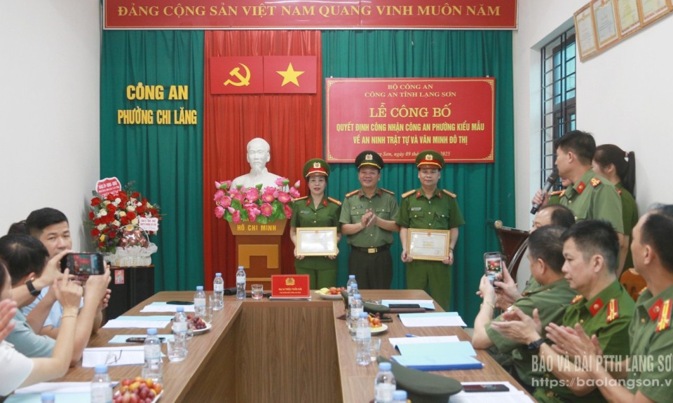 Công bố quyết định công nhận “Công an phường kiểu mẫu về an ninh, trật tự và văn minh đô thị”