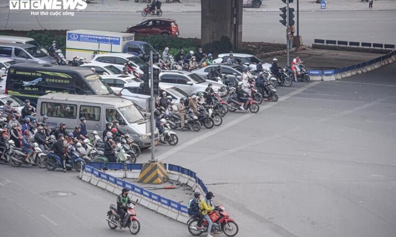 Cục CSGT: Tài xế dừng chờ quá vạch bị phạt tiền như vượt đèn đỏ