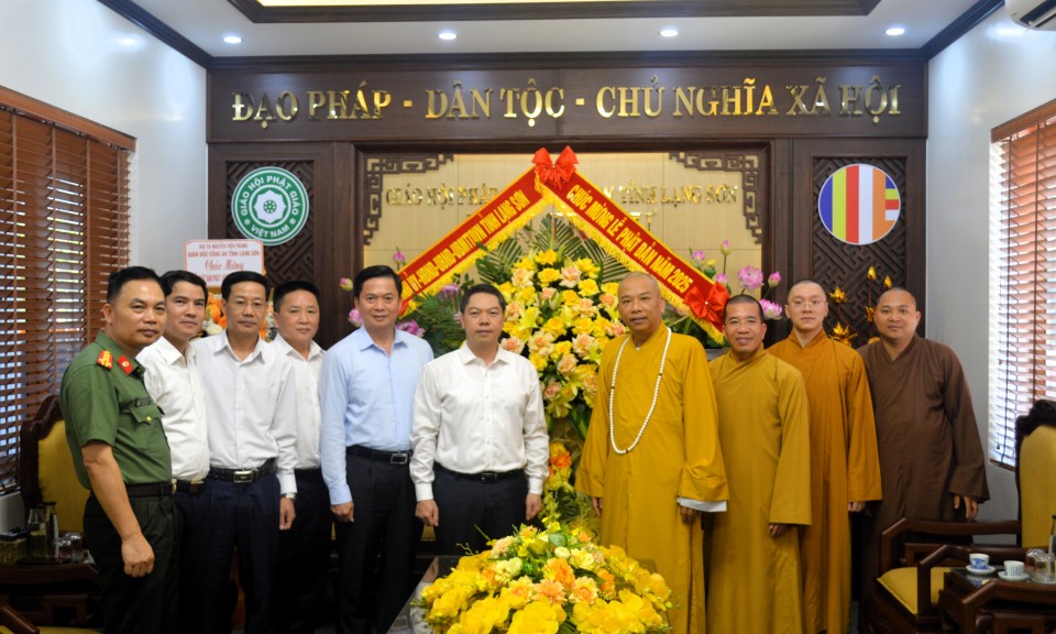 Đoàn công tác của tỉnh thăm, chúc mừng Ban Trị sự Giáo hội Phật giáo Việt Nam tỉnh nhân lễ Phật đản 2025
