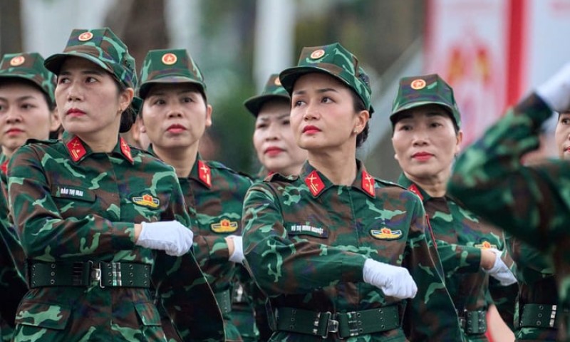 Những 'bông hồng thép' tại lễ diễu hành ở Hải Phòng: Ngất xong tỉnh lại tập tiếp