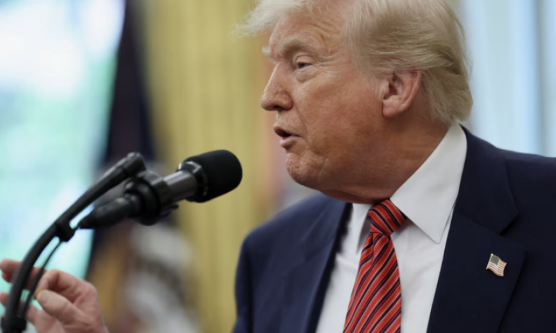 Tổng thống Trump ký lệnh chi tiền cho người nhập cư tự trục xuất