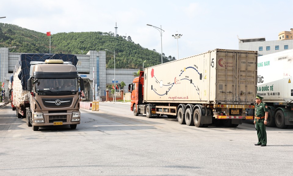 Tăng 14.091 lượt xe chở hàng hóa xuất, nhập khẩu qua Cửa khẩu Chi Ma