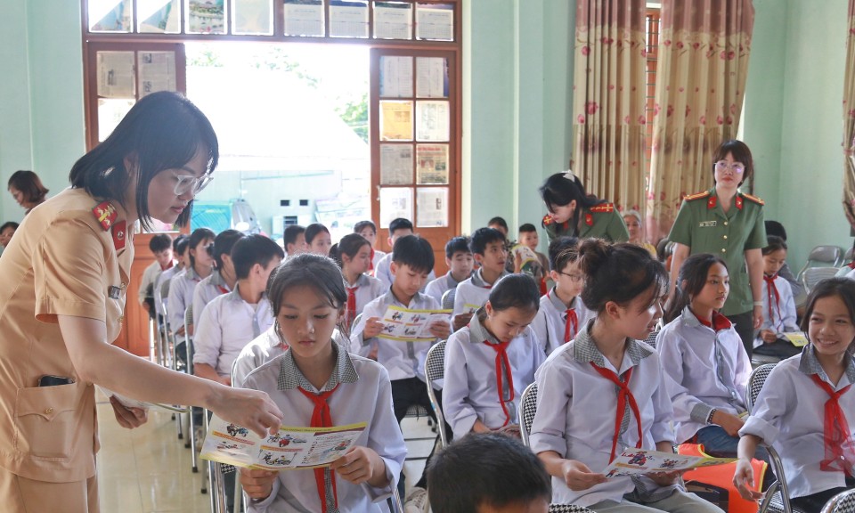 Đưa pháp luật đến với dân