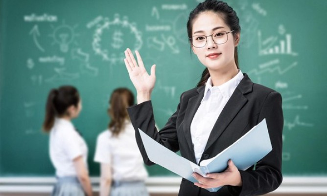 Theo nghề giáo viên tiếng Nhật nên hay không? Tại sao?