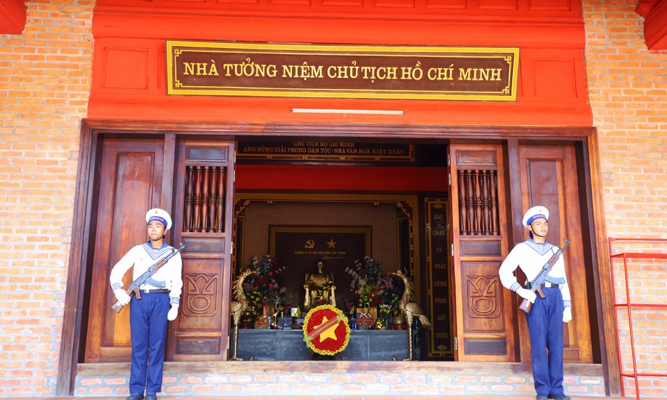 Nhà tưởng niệm Bác Hồ ở Trường Sa