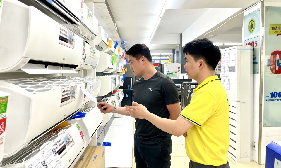 Thị trường điện lạnh "nóng" dần