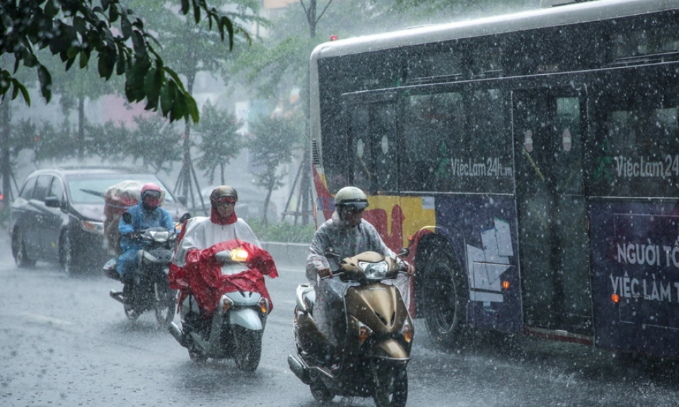 Thời tiết hôm nay (15-5): Từ Bắc vào Nam nhiều nơi có dông, cục bộ mưa to