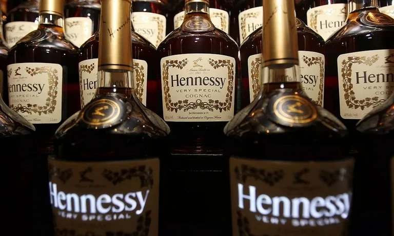 Pháp-Trung Quốc vẫn chưa giải quyết được vấn đề thuế quan đối với rượu Cognac