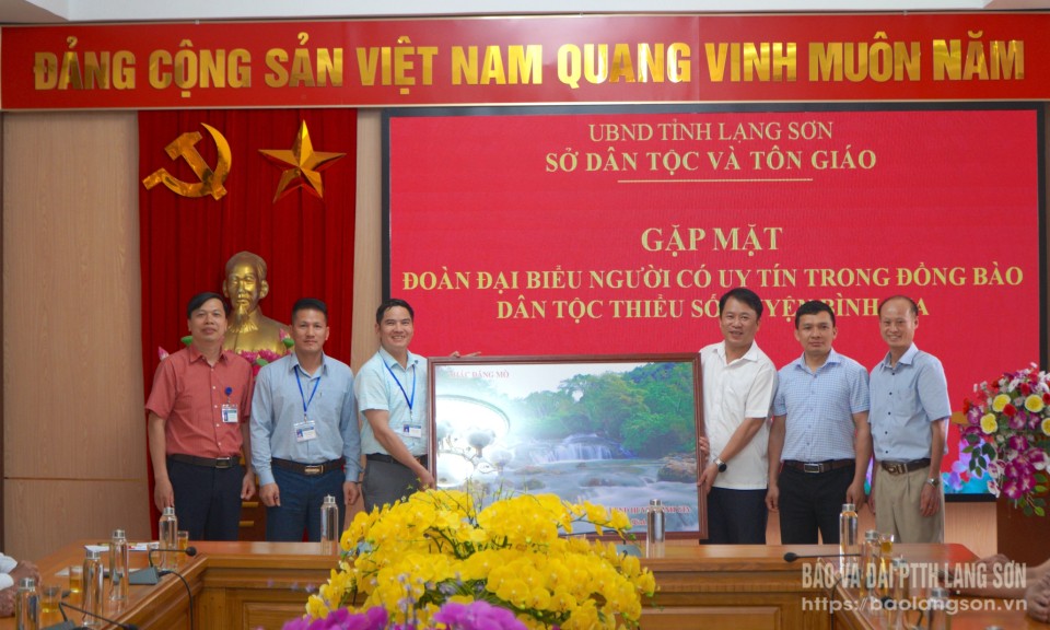 Sở Dân tộc và Tôn giáo gặp mặt đoàn đại biểu người có uy tín huyện Bình Gia