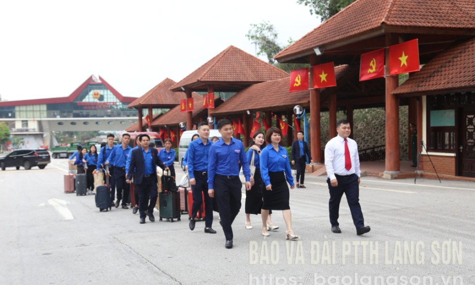 21 thanh niên Lạng Sơn, Hà Giang tham gia chương trình “Theo dấu chân Bác Hồ” tại Quảng Tây