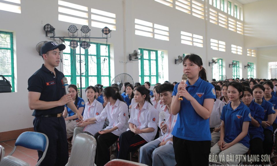 Hơn 400 học sinh Trường THPT Dân tộc nội trú tỉnh được tuyên truyền kỹ năng phòng, chống đuối nước