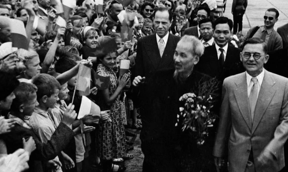 Chủ tịch Hồ Chí Minh - vị lãnh tụ vĩ đại của phong trào cách mạng thế giới