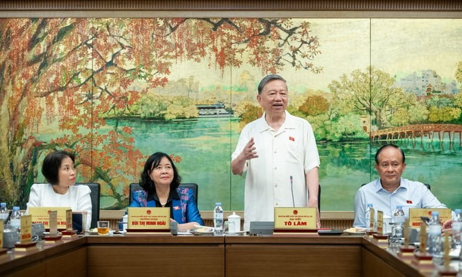 Tổng Bí thư: Đất nước có tiền nhưng không tiêu được, phải đi vay nước ngoài