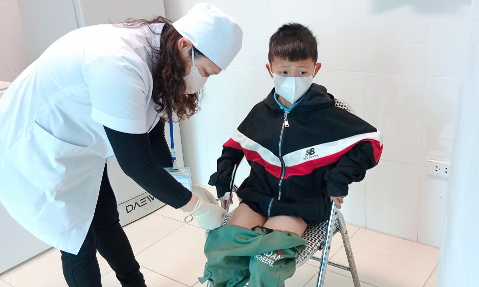 Ai ơi chớ chậm tiêm phòng