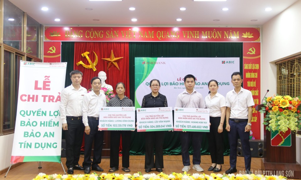 Chi trả 745 triệu đồng cho khách hàng tham gia bảo hiểm Bảo an tín dụng