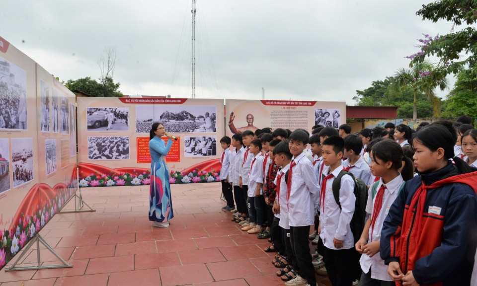 Bảo tàng tỉnh tổ chức Triển lãm chuyên đề “Bác Hồ với Nhân dân các dân tộc tỉnh Lạng Sơn”   