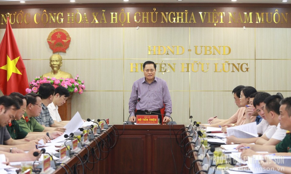 Đồng chí Chủ tịch UBND tỉnh kiểm tra tình hình thực hiện chương trình hỗ trợ xóa nhà tạm, nhà dột nát tại huyện Hữu Lũng