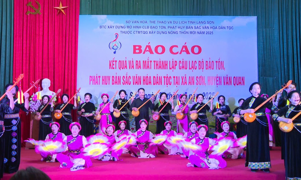 Ra mắt câu lạc bộ bảo tồn, phát huy bản sắc văn hóa dân tộc tại xã An Sơn, huyện Văn Quan