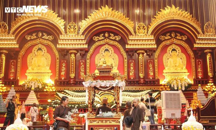Chiêm bái xá lợi Đức Phật tại Yên Tử trong 4 ngày
