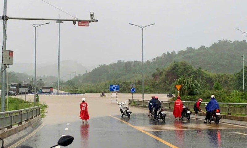 Giao thông tê liệt, sạt lở rình rập sau mưa lớn ở các tỉnh miền núi phía Bắc