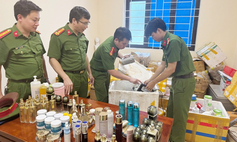 Triệt phá cơ sở sản xuất, buôn bán số lượng lớn mỹ phẩm giả trên Tiktok