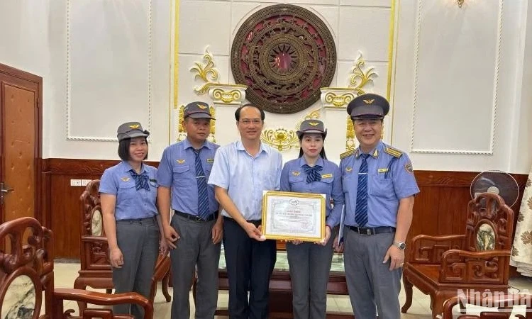 Thưởng “nóng” tổ tàu SE4 có hành động đẹp, nhân văn