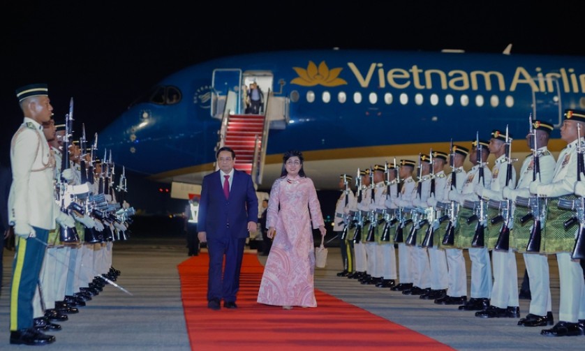 Thủ tướng Phạm Minh Chính tới Kuala Lumpur, bắt đầu thăm Malaysia và dự Hội nghị Cấp cao ASEAN