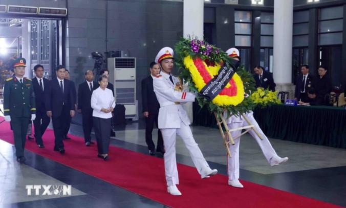 Lãnh đạo Đại sứ quán các nước ghi sổ tang tưởng nhớ nguyên Chủ tịch nước Trần Đức Lương