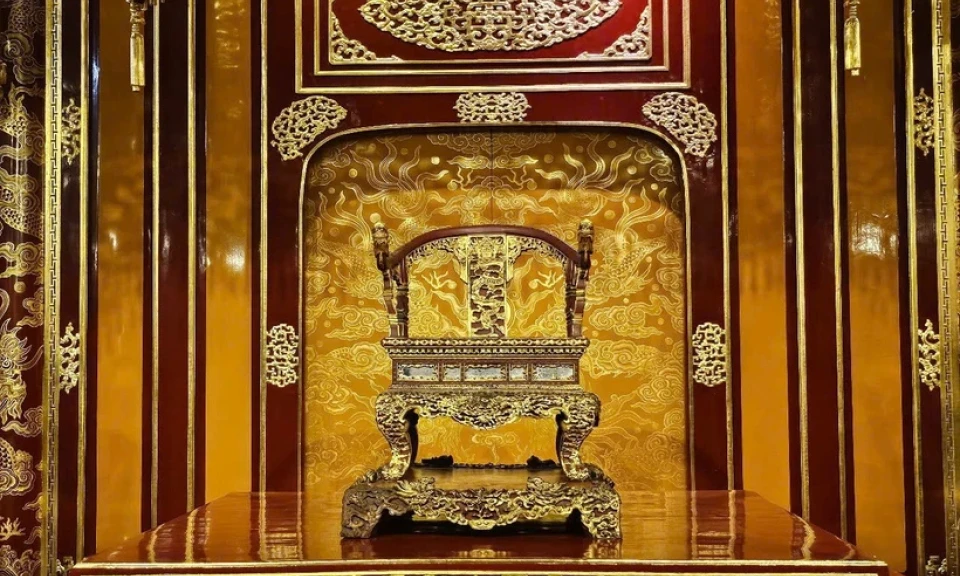 Trưng cầu giám định tâm thần đối tượng ngồi lên ngai vàng ở Điện Thái Hòa