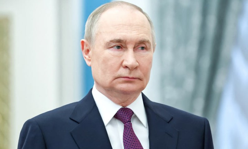 Trực thăng chở ông Putin tới Kursk, Ukraine tăng cường tấn công bằng drone
