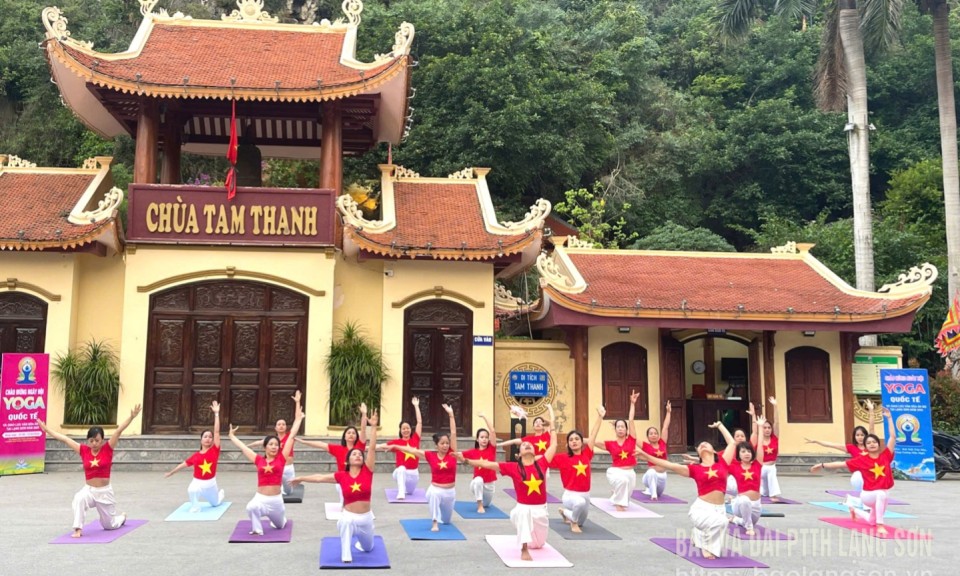 Trải nghiệm và trình diễn Yoga tại các điểm du lịch
