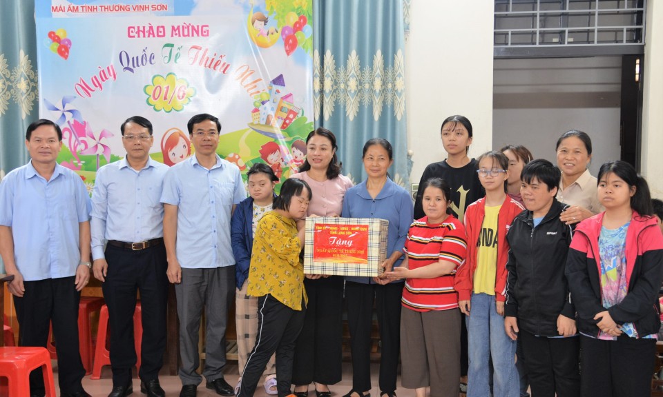 Đoàn công tác của tỉnh thăm, tặng quà tại Mái ấm tình thương Vinh Sơn