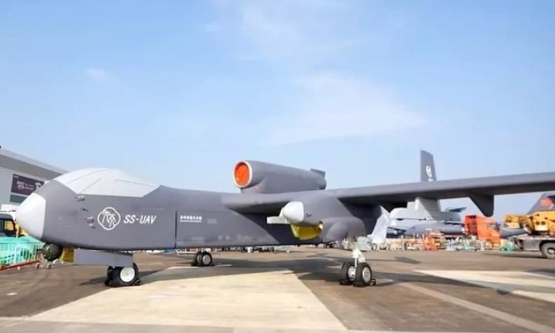 Tranh cãi xung quanh việc Trung Quốc thử nghiệm 'UAV mẹ' mang 100 drone con