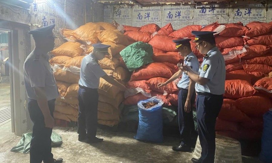 Phát hiện gần 8 tấn chân gà 'bẩn' đang chờ tiêu thụ tại Quảng Ninh