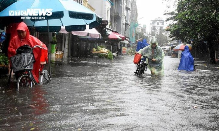 Miền Bắc bước vào đợt mưa rất lớn, Biển Đông xuất hiện vùng áp thấp