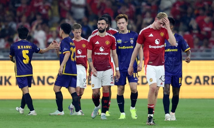 Thua đội Đông Nam Á, HLV Amorim thừa nhận Man Utd yếu kém