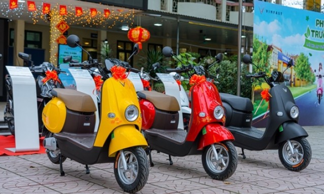 Giá chỉ từ 12 triệu, miễn phí sạc 1 năm, xe máy VinFast hút khách mua