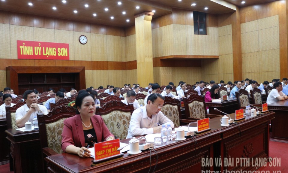 Cán bộ vững vạn việc thông