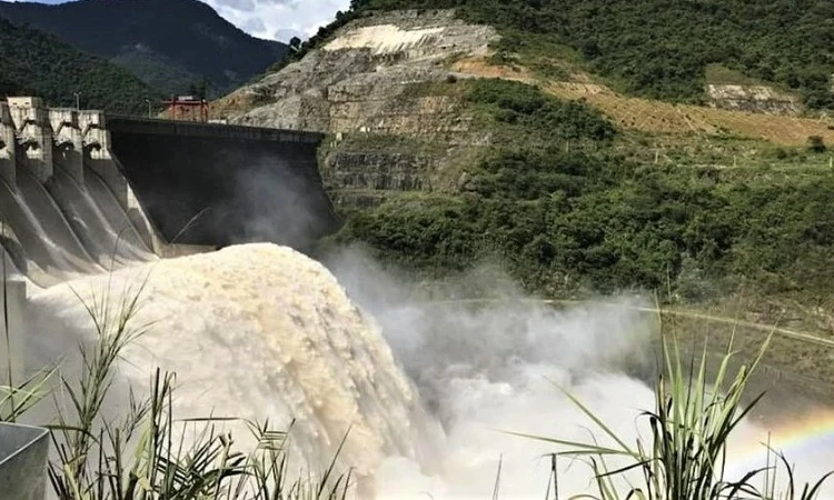 Hàng loạt hồ chứa thủy điện ở Nghệ An vận hành xả lũ