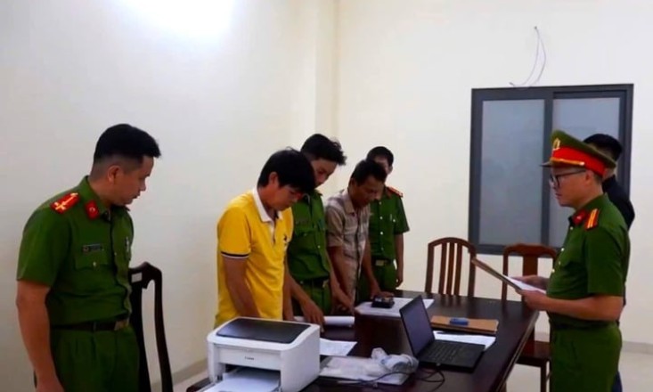 Bắt 2 huấn luyện viên bóng đá ăn chặn 2,7 tỷ đồng của vận động viên