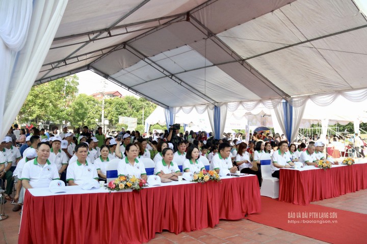 Các đại biểu dự lễ phát động