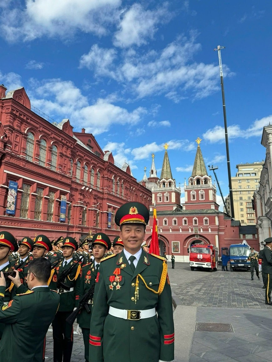 Trung tá Nguyễn Văn Đức trên Quảng trường Đỏ ở thủ đô Moscow (Liên bang Nga). Ảnh: HIỀN MINH