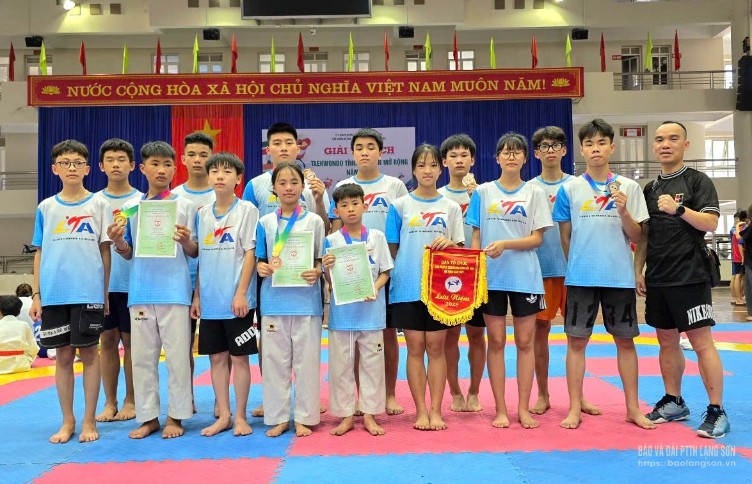 Đoàn vận động viên năng khiếu môn Taekwondo Lạng Sơn tham gia giải đấu