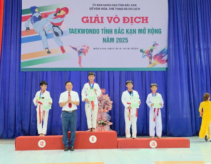 Vận động viên Lương Văn Quyền đoàn Lạng Sơn đoạt huy chương vàng ở nội dung thi đấu U12 nam hạng 39kg