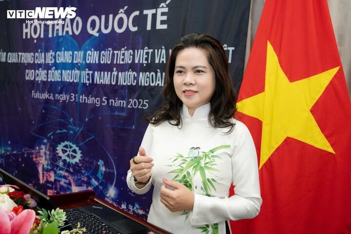 Tổng Lãnh sự Việt Nam tại Fukuoka, bà Vũ Chi Mai phát biểu khai mạc. (Ảnh: Duy Hùng)