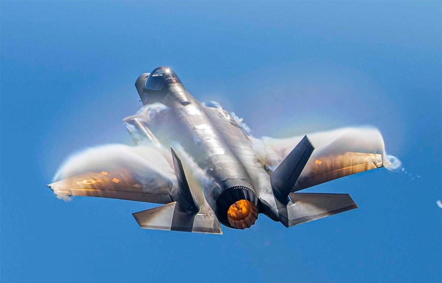 Tiêm kích F-35 dự kiến sẽ được nâng cấp nhiều tính năng quan trọng. Ảnh: Defense News