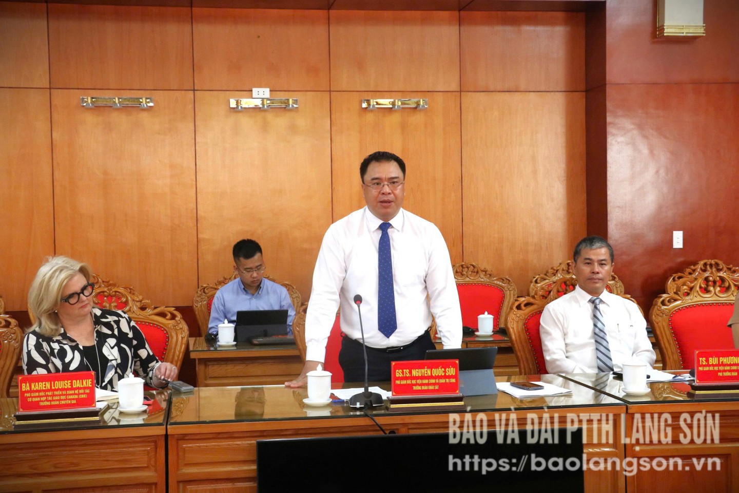 Giáo sư, Tiến sĩ Nguyễn Quốc Sửu, Phó Giám đốc Học viện Hành chính và Quản trị công, Trưởng đoàn nghiên cứu, khảo sát phát biểu tại buổi làm việc