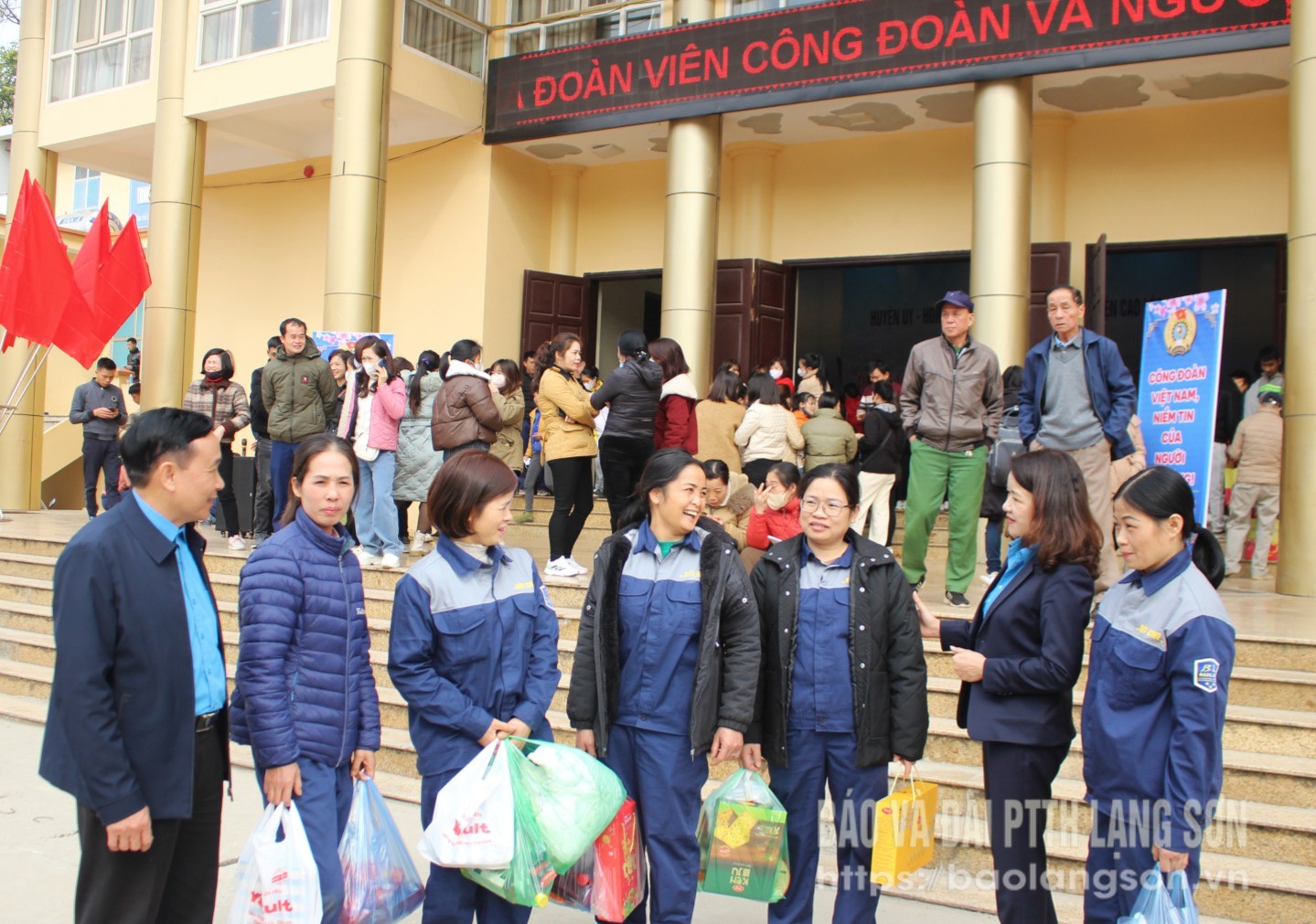 Lãnh đạo LĐLĐ tỉnh thăm hỏi CNLĐ tham gia chương trình Tết Sum vầy năm 2025 