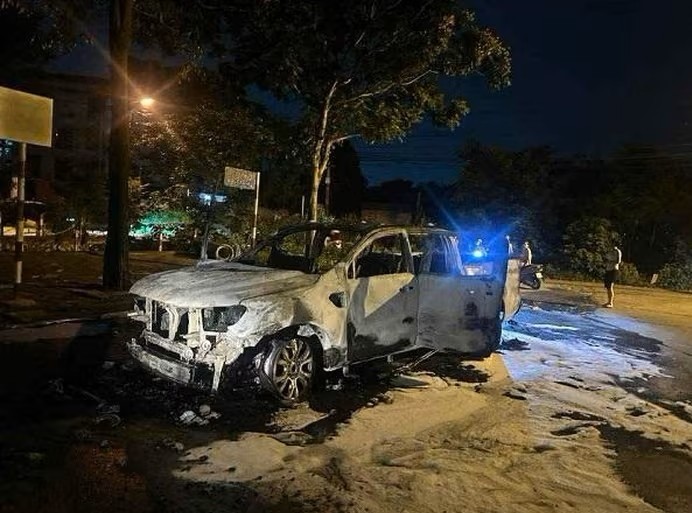 Phương tiện bị cháy trơ khung do vụ cháy.