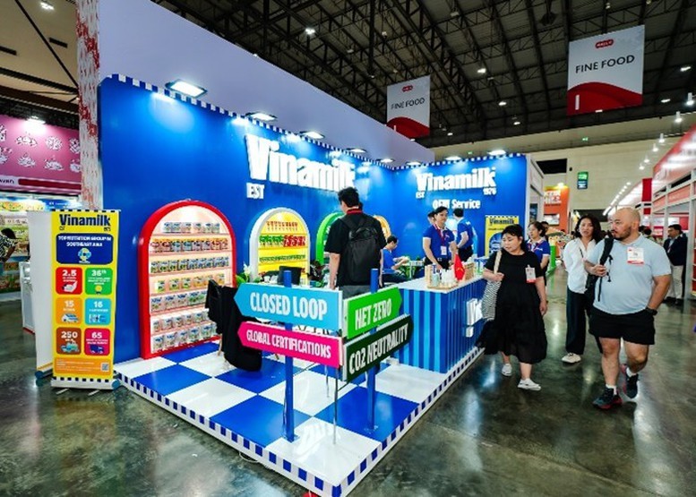 Gian trưng bày Vinamilk hiện diện ấn tượng tại ThaiFex 2025 và thu hút sự quan tâm của nhiều khách tham quan.